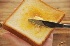 「トーストにはバター(マーガリン)」は定番ではなくなる!?～トーストの食べ方をきっかけに、朝食ニーズを考察する～